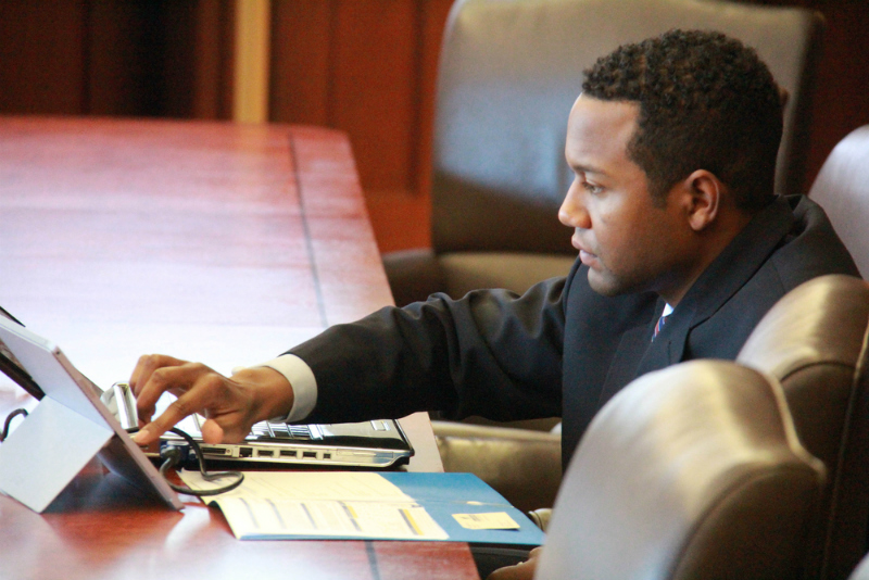 Como negociar operações binárias