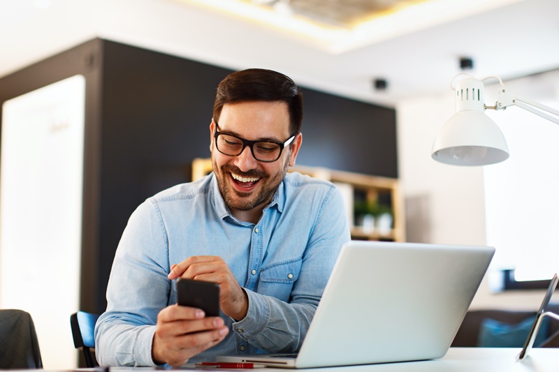 As facilidades de um sistema de gestão online compatível com desktop e mobile